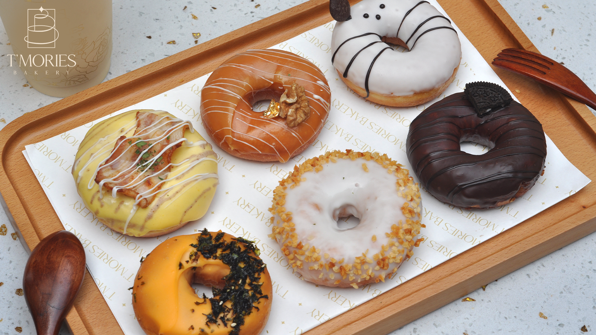 Ảnh bìa bánh Donut
